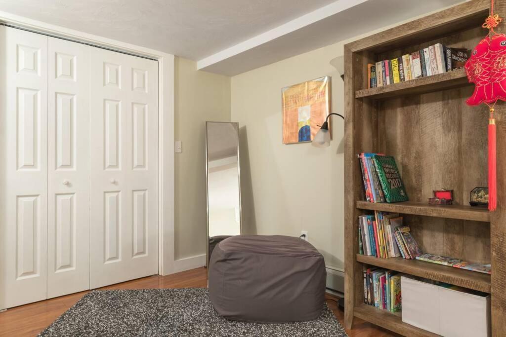 Parking - Private Entrance - King Beds Boston Exterior foto