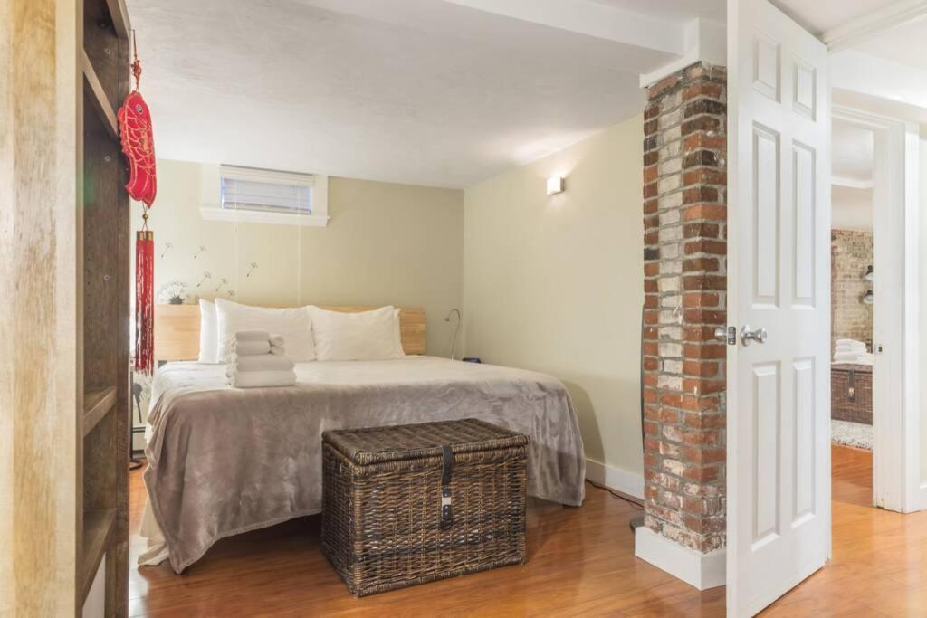 Parking - Private Entrance - King Beds Boston Exterior foto