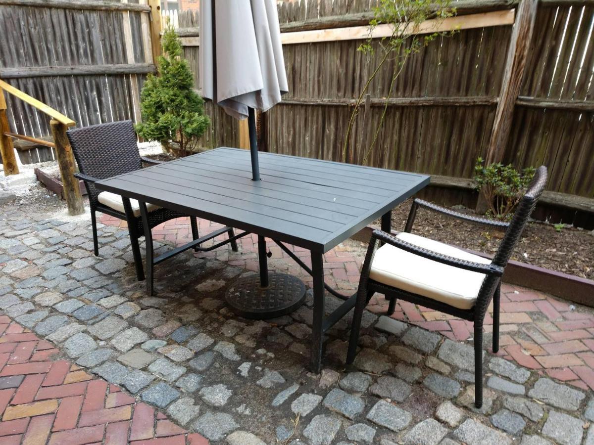 Parking - Private Entrance - King Beds Boston Exterior foto